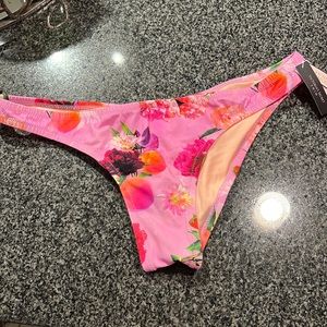 Victoria’s Secret Swim cheeky ruched bikini bottoms- size L NWT!